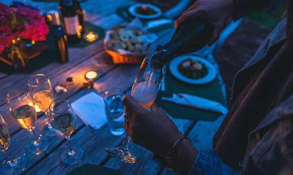 Hosting a dinner party doesn't have to be overly complex. Here are some simple tips to make your next dinner party a huge success with little effort. 